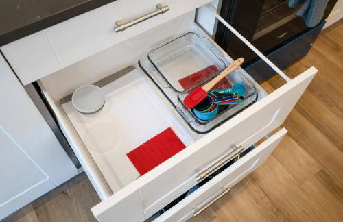 Spacious 5BR Home KING Bed Wi-Fi Parking - Foto 10