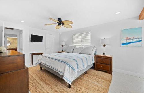 Private Village Home with Heated pool & spa with private front courtyard - Photo 75