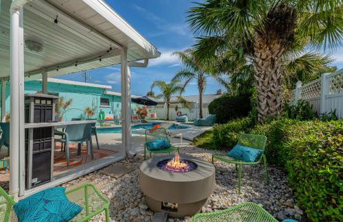 Walk to Beach, Heated Pool, Dog-Friendly, Firepit - Foto 2