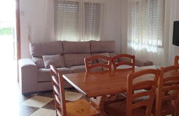 Chalet adosado con piscina privada en Mazagón - Foto 2