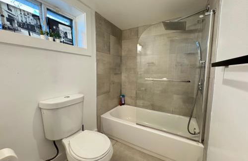 NIce Updated Basement in DC near transportation - Foto 13