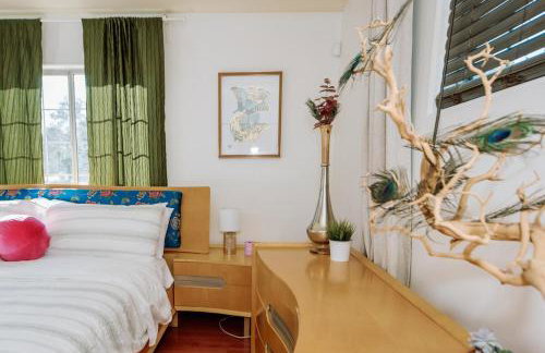 Serene Silver Lake 1 bedroom 1 bathroom Back house With Private Backyard - Photo 45