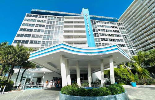 Stylish Beachfront Condo with Balcony & Ocean View - Foto 138