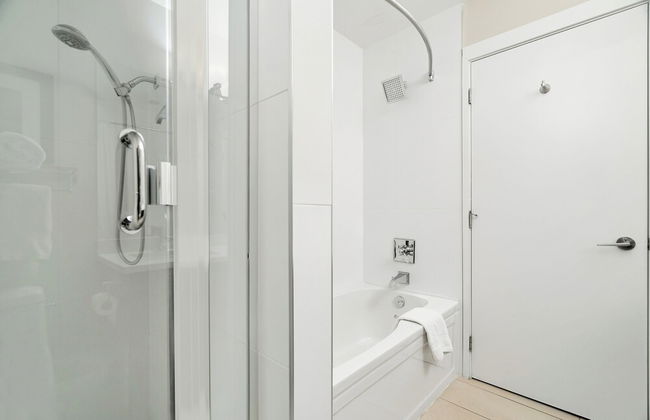 Lakefront Lux 2BR Symphony Of Comfort - Photo 39