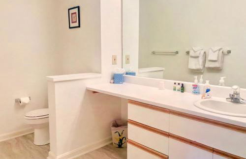 F3 Fairway Village Condo with great mountain views, 8 minute walk from Omni Mount Washington Hotel! - Foto 11