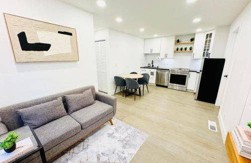 Modern 2BR Guest Suite with Kitchen, Free Parking, Fire Pit - 10 mins to SJC - Photo 1