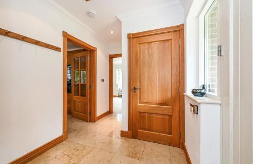 Woodland Cottage by inspirestays-com - Photo 16