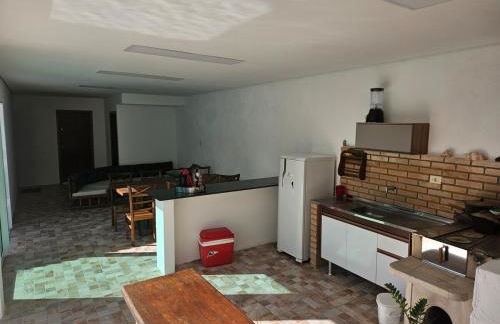 Linda casa em Guaiúba, Guarujá, 2 suites e piscina - Foto 2