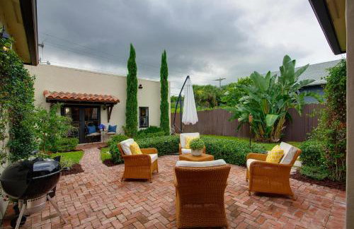 Elegant 4BR Home Guest House Private Yard - Foto 33