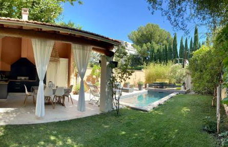 MAS DE VILLE AVEC PISCINE DANS SON COCON DE VERDURE - ESPRIT INDUSTRIEL - Photo 2