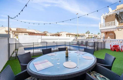 Luxury Villa - Large Private Pool - Cabo Roig Strip - Foto 14