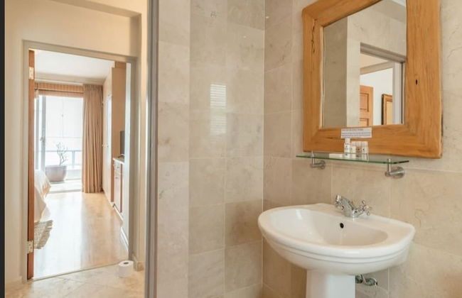 Bantry Beach Luxury Suites - Photo 56