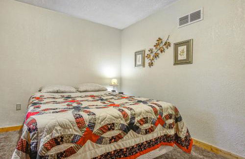 Peaceful Wautoma Retreat with Deck on 10 Acres! - Foto 12