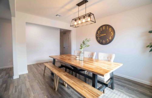 Modern 4BR home in Casa Grande 65 inch TV - Foto 8