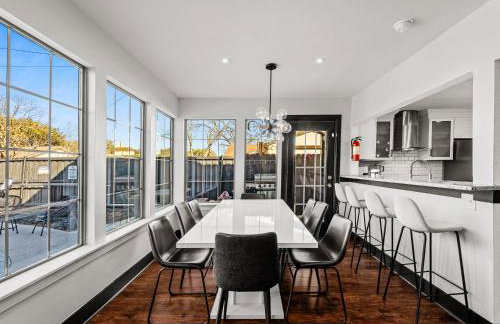 Stunning Carrollton Castle with 4 Bedrooms + Pool + Media Room - Foto 13