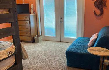 JUST LISTED Beach House Steps Away from the Beach - Foto 19