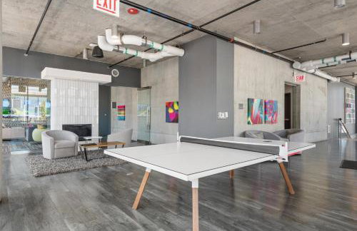 Linea Luxury Living with Indoor Pool and Rooftop Views in The Loop - Photo 4