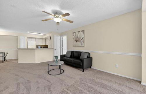 Bright & Comfy 2BR Home Away - Foto 11