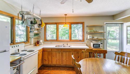 Charming Getaway Rustic Cabin on West Battle Lake - Foto 4