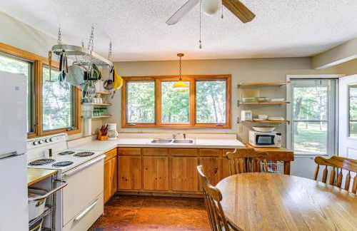 Charming Getaway Rustic Cabin on West Battle Lake - Foto 4