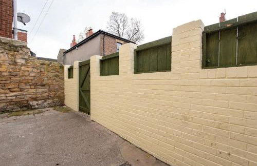 Peaceful Home from Home - Spacious 3 Bedroom House Accommodating 7 - Ideal for Families and Workers - Foto 8