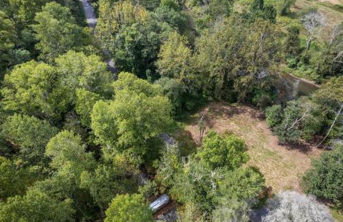 Airstream w Bathtub, River, & Hot Tub - Foto 17