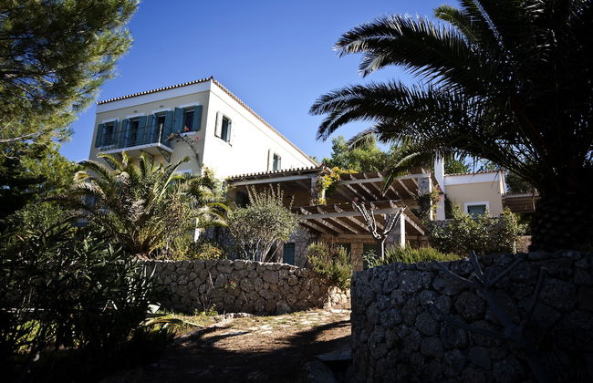 Electra Beachfront Villa - Photo 73