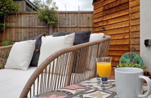 Beautiful 5 bed house, relaxing garden and driveway parking 10 min to the beach - Foto 13