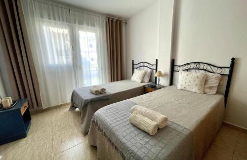 Beachfront apartment, sea view, pool, close to bars and restaurants - Photo 11