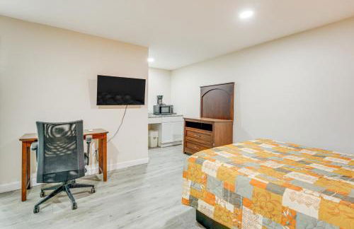 5 Mi to Pine Knob Pet-Friendly Studio Retreat - Foto 1