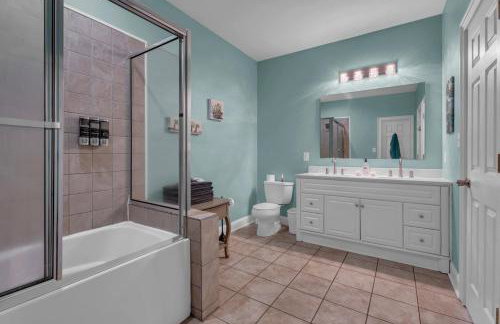 Lakefront Getaway with Dock Pool Sunset Games - Foto 24