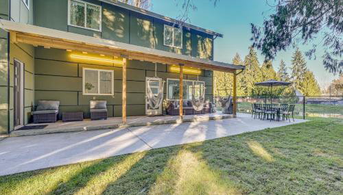 Waterfront Patio! Stylish Family Home in Everett - Foto 4