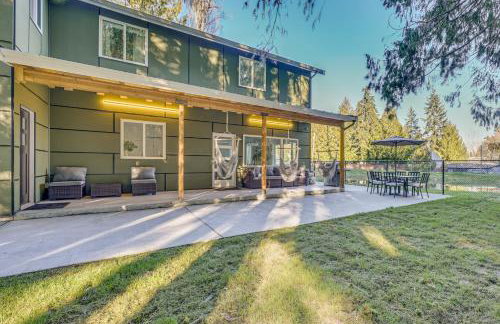 Waterfront Patio! Stylish Family Home in Everett - Photo 4
