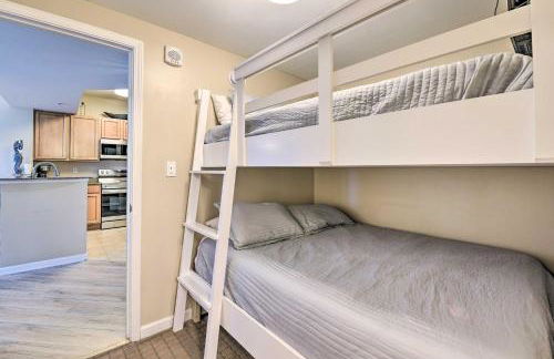 Modern Resort Condo with Balcony - Walk to Beach! - Foto 17