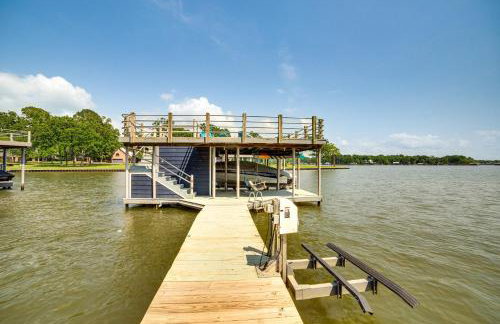 Live Lake Life! Enchanted Oaks Gem with Private Dock - Foto 2