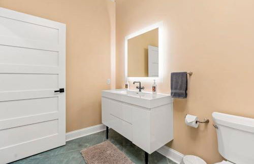 KING First Floor Sleep8 4Beds 2BA Swepson Escape - Foto 40