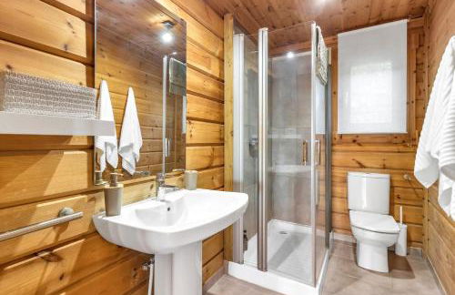 Recién renovada! Exclusiva villa de madera con piscina y vistas al mar - Foto 33