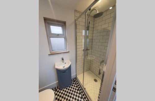 Cosy detached studio- walking distance to CWOA! - Photo 3