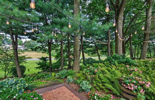 Charming Apartment with Yard and Beautiful Gardens! - Foto 28