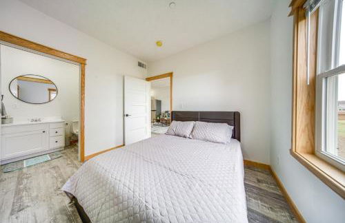 Balcony and Golf Course View Quiet Erie Getaway - Foto 13