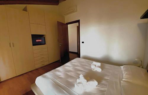 Paradise Lake View in a 5 pools exclusive residence DesenzanoLoft Official Partner Homes & Villas by Marriott Bonvoy - Foto 21