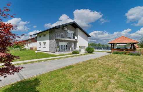 Gorgeous Home In Krizevci - Photo 13