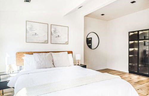 LA Retreat: Stylish 3BR Villa - Photo 17