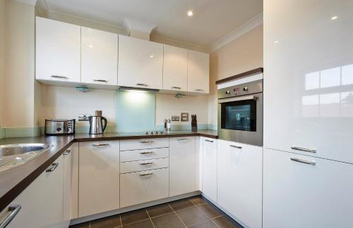 2 bed 2 bath at Jago Crt in Newbury - FREE parking with no height restrictions - Foto 6