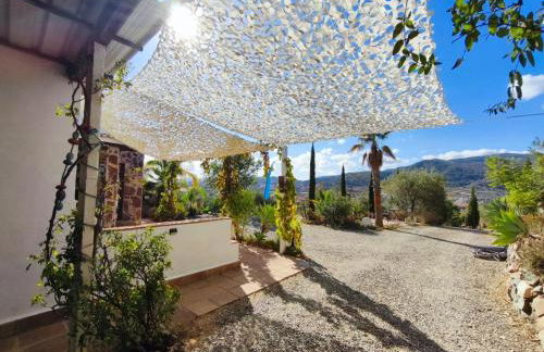 Künstlerhaus Finca Madreselva mit atemberaubenden Weitblick mit Infinitypool, kleinen Teichen und vielen Sitzplätzen in Tolox Malaga im Nationalpark Sierra de las Nieves, ideal für Entspannung, aber auch zum Wandern - Foto 59