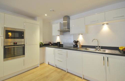 Modern 2 Bedroom Apartment Steps from Vauxhall St - Foto 27