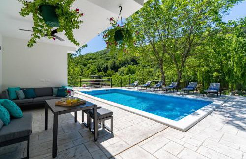 Villa Zara with 32 sqm heated Pool, Jacuzzi, Billiard, Tennis table, 8pax - Photo 5