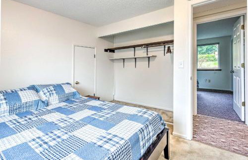 Walkable Sitka Getaway with Community Perks! - Foto 12