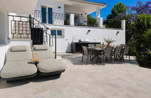 Villa with private pool & outdoor kitchen - Photo 5