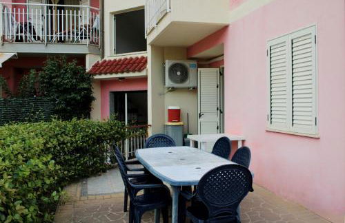 L' Antico Scoglio Appartamenti comfort Nocera Terinese Scalo - 4,7 e 11 Ospiti - Navetta Aeroporto-Stazione & Multi-Destinazioni - Piscina - Spiaggia a 300mt - Giardino e Zona pranzo all'aperto - WiFi & SmartTV - Aria Condizionata - Foto 43